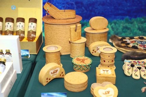 特色民族旅游商品 架起文化交流与经济发展的桥梁